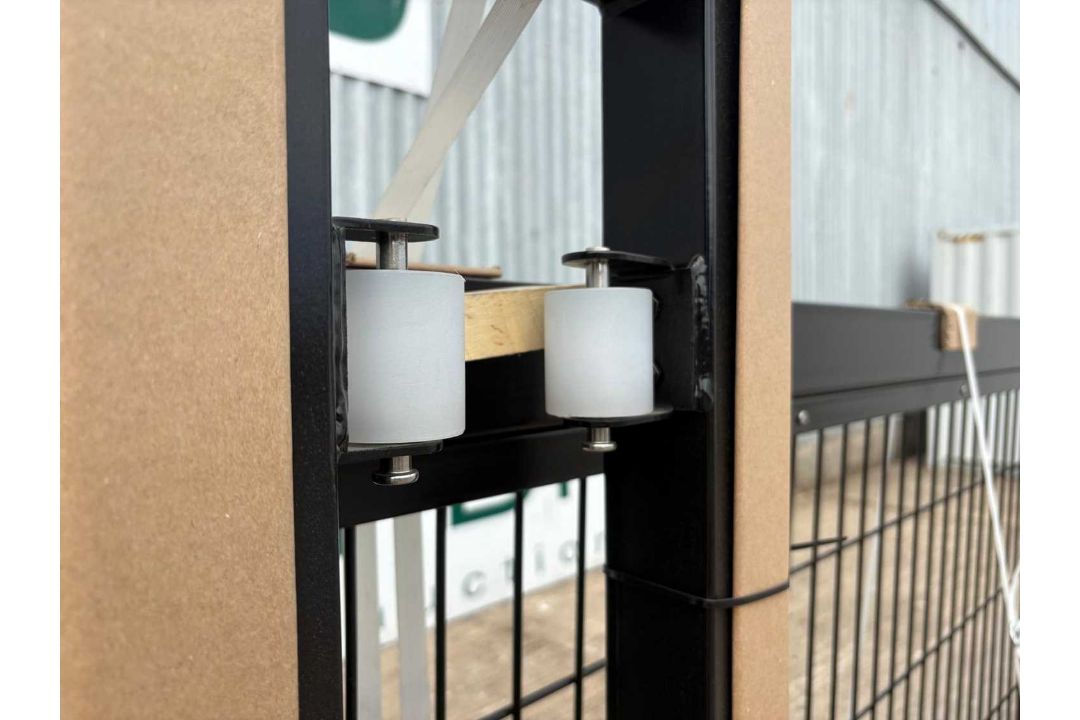 Unused XPF16WG 16Ft x 5Ft Electrical Counter Leaver Gate In Mesh Design With Motor & 5 Fobs - Image 6 of 13