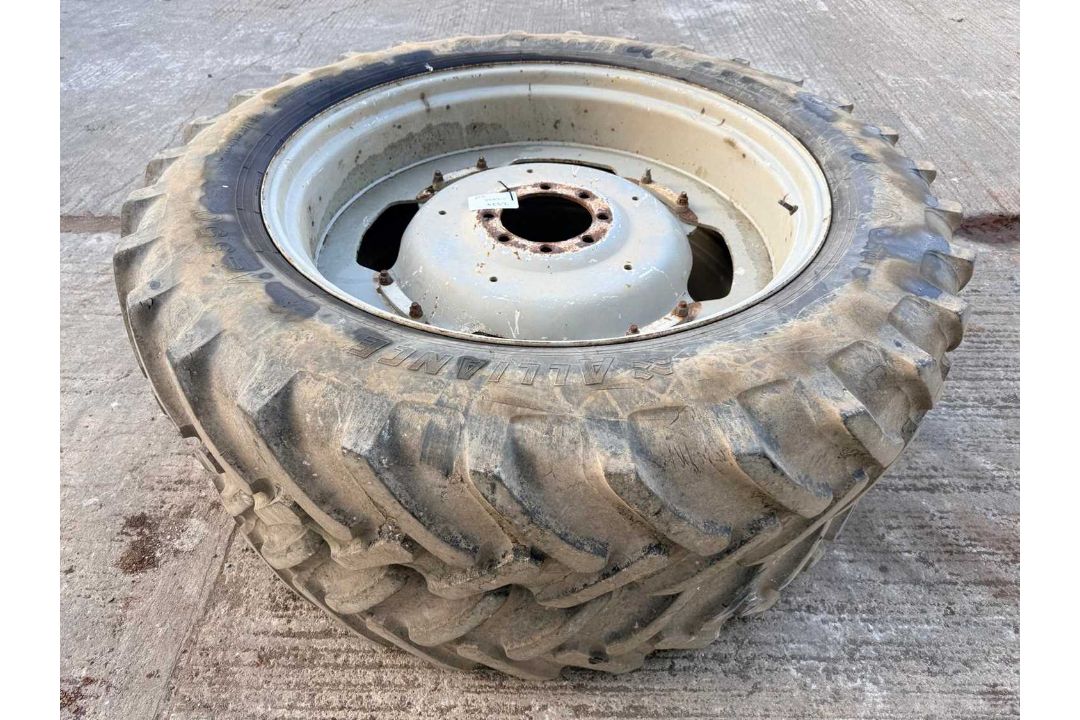 Pair Of Row Crop Wheels & Tyres 14.9 R46 - Image 4 of 8