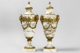 pair of 19th Cent. neoclassical covered urns in white marble and gilded bronze with bas reliefs, sat