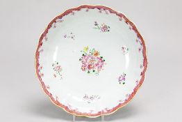 18th Cent. Chinese bowl in porcelain with a polychrome floral decor