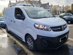 **(ONLY 42K MILEAGE)** 2021 VAUXHALL VIVARO 2700 EDITION S/S FRIDGE >>--NO VAT ON HAMMER--<<