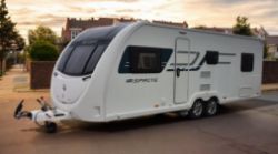 2019 TOURING CARAVAN – SIDE DINETT / BUNKS & FIXED BED >>--NO VAT ON HAMMER--<<