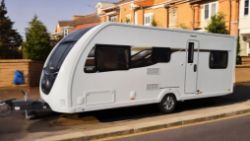 2020 TOURING CARAVAN – FIXED BUNKS & END BEDROOM >>--NO VAT ON HAMMER--<<