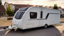2013 TOURING CARAVAN – TRANS ISLAND BED >>--NO VAT ON HAMMER--<<