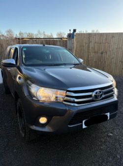 **(ONLY 60K MILEAGE)** 2019 TOYOTA HILUX ICON D-4D 2.4 DIESEL MANUAL 4WD DOUBLE CAB PICK UP