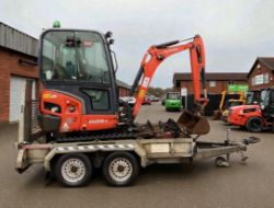 2018 KUBOTA U17-3 1.7T MINI EXCAVATOR WITH BREAKER AND TRAILER