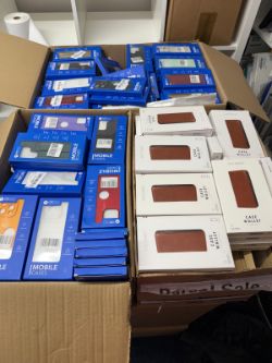 LARGE PALLET OF PHONE CASES MIXED MODELS APPLE SAMSUNG AND SCREEN PROTECTORS COLLECTIONS ONLY