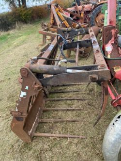 DUNG GRAB WITH MATBRO BRACKETS