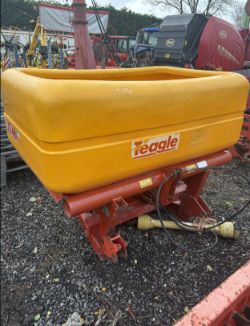 TEAGLE XT46 FERT SPREADER