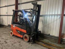**(INCLUDES CHARGER)**LINDE E30HL-01/600 ELECTRIC FORKLIFT