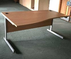 USED OFFICE DESK (L)160CM X (D)100CM X (H)74CM - CURVED DESK TOP