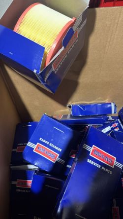 FULL PALLET OF CAR SERVICE PARTS ALL BORG AND BECK APPROX 180 ITEMS