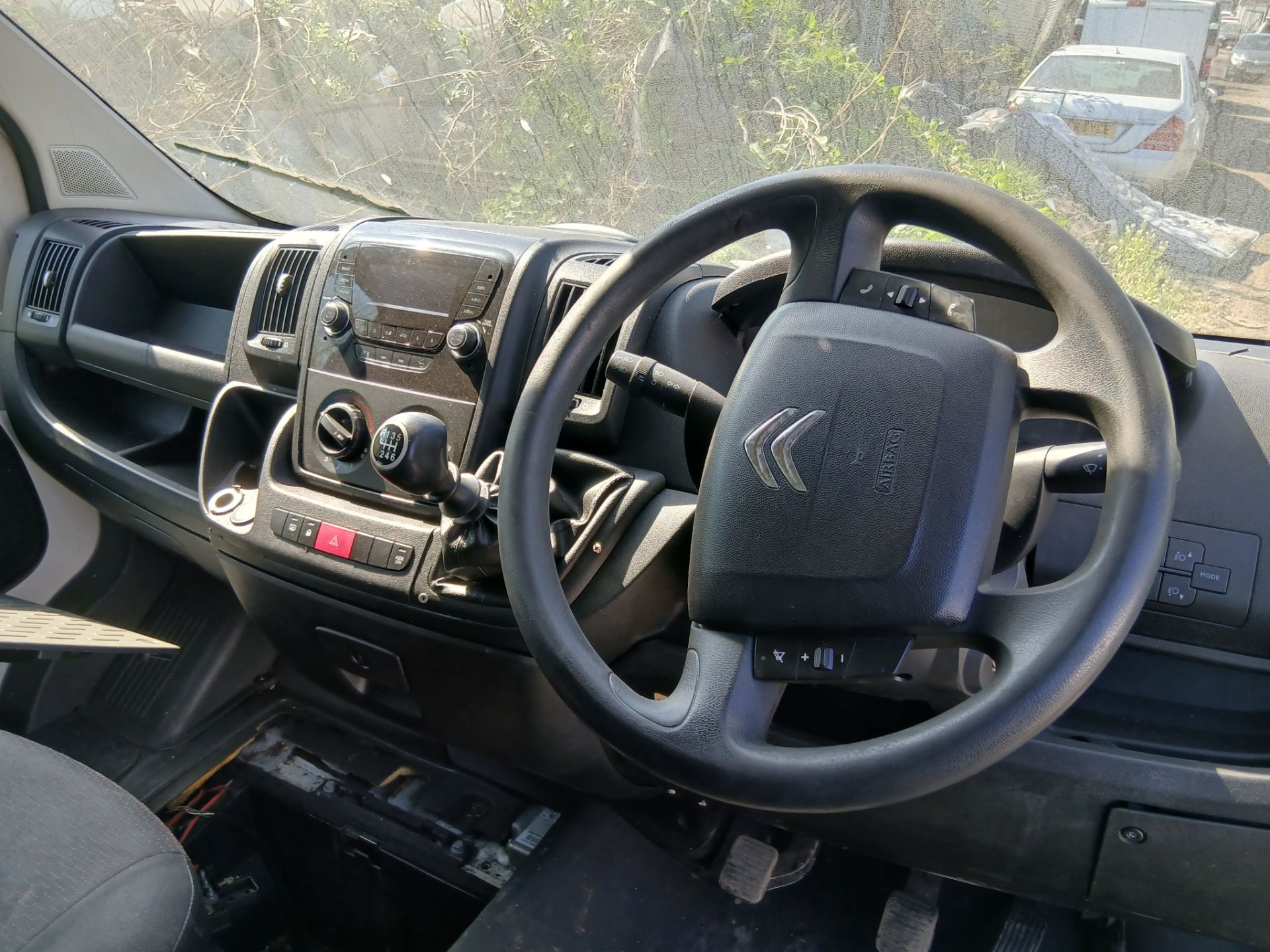 2015 (65) CITROËN RELAY 35 L3 HDI CHASSIS CAB – 2.2 DIESEL MANUAL >>--NO VAT ON HAMMER--<< - Image 4 of 9
