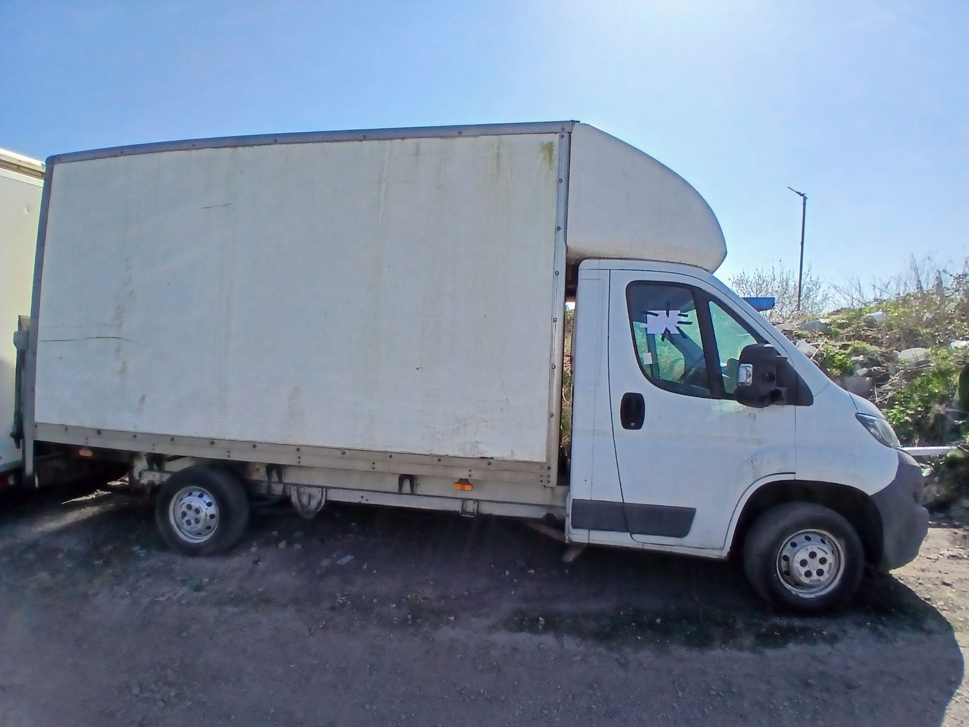 2015 (65) CITROËN RELAY 35 L3 HDI CHASSIS CAB – 2.2 DIESEL MANUAL >>--NO VAT ON HAMMER--<< - Image 2 of 9
