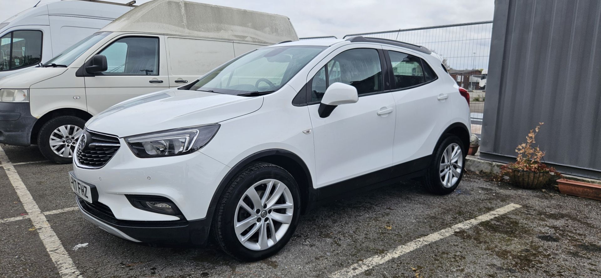 2017 VAUXHALL MOKKA X DESIGN NAV S/S – 1.6 PETROL – WHITE – 40K MILES >>--NO VAT ON HAMMER--<<