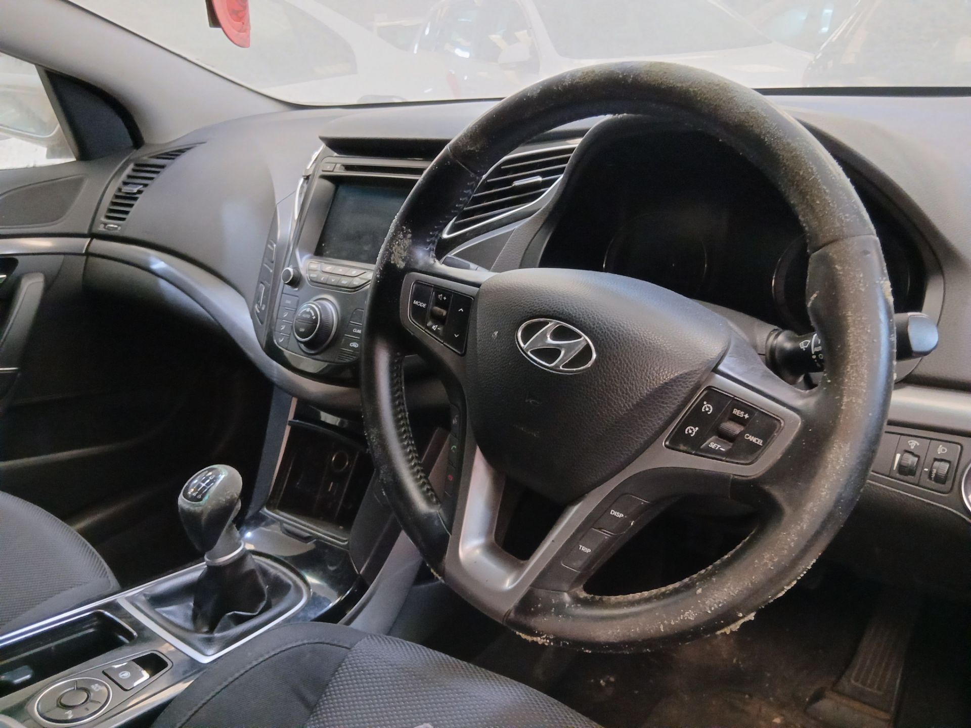 2012 HYUNDAI I40 STYLE GDI – 1.6 PETROL – MANUAL – SILVER – ESTATE >>--NO VAT ON HAMMER--<< - Image 6 of 13