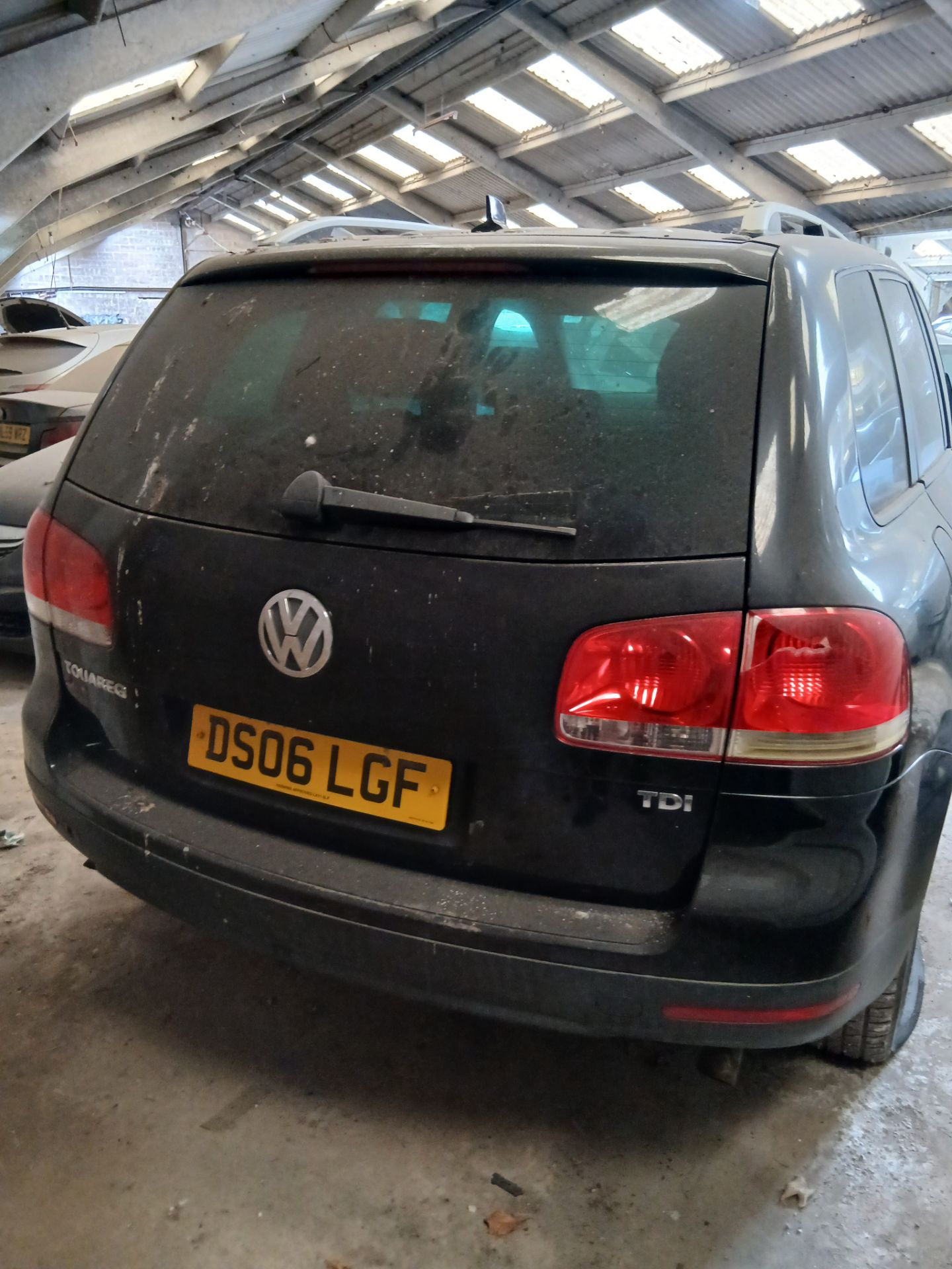 2006 VOLKSWAGEN TOUAREG TDI – 2.5 DIESEL MANUAL SUV >>--NO VAT ON HAMMER--<< - Image 2 of 12