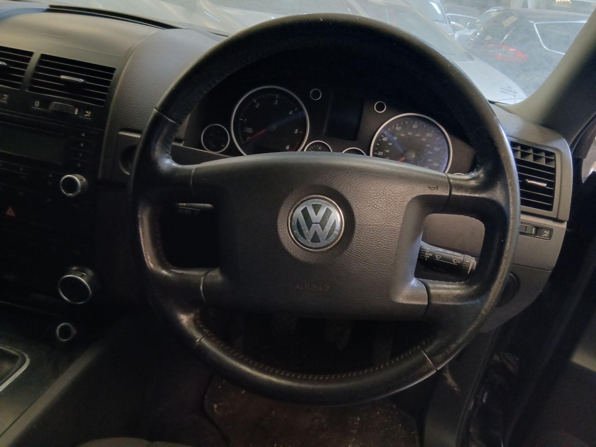 2006 VOLKSWAGEN TOUAREG TDI – 2.5 DIESEL MANUAL SUV >>--NO VAT ON HAMMER--<< - Image 4 of 12