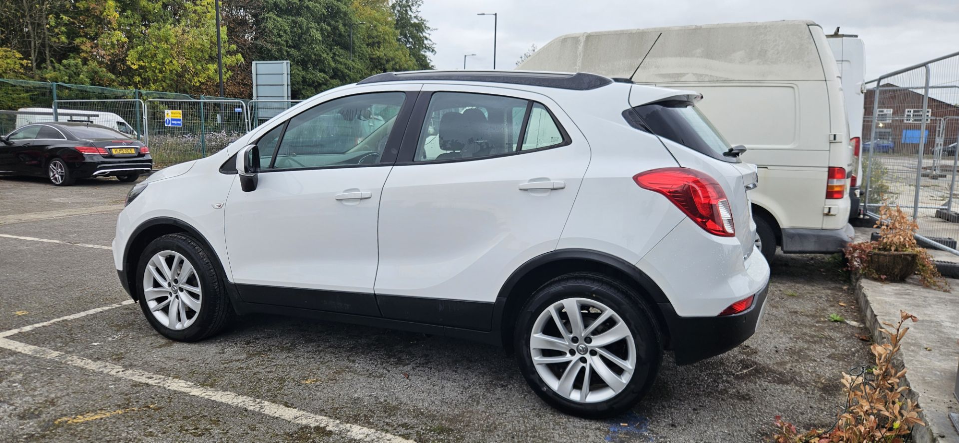 2017 VAUXHALL MOKKA X DESIGN NAV S/S – 1.6 PETROL – WHITE – 40K MILES >>--NO VAT ON HAMMER--<< - Image 5 of 8