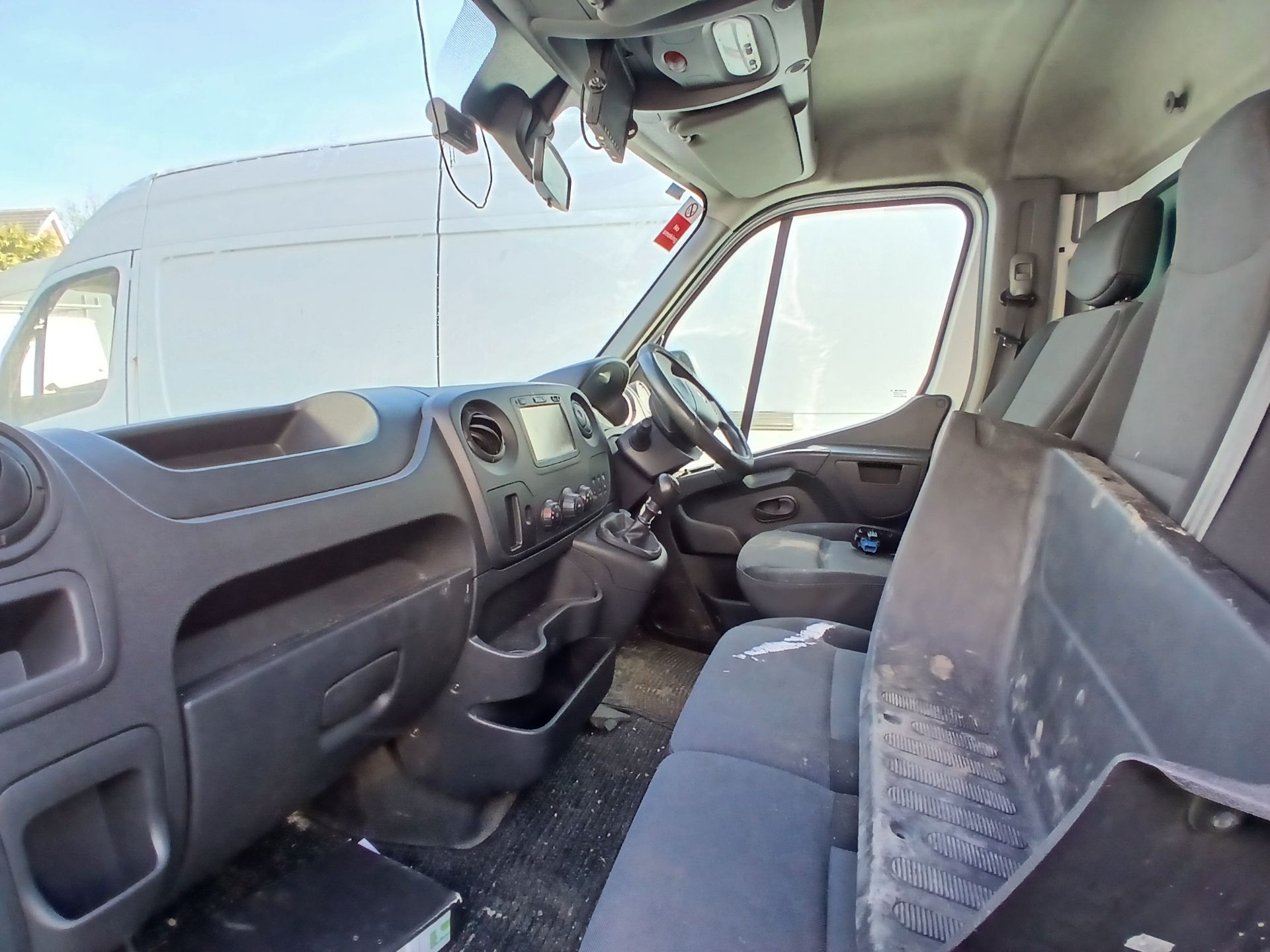 2019 RENAULT TRUCKS MASTER 35 LWB – CURTAINSIDER CAB – 2299CC DIESEL >>--NO VAT ON HAMMER--<< - Image 5 of 9