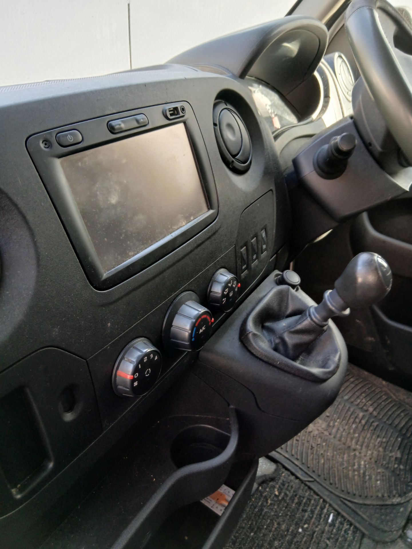 2019 RENAULT TRUCKS MASTER 35 LWB – CURTAINSIDER CAB – 2299CC DIESEL >>--NO VAT ON HAMMER--<< - Image 8 of 9