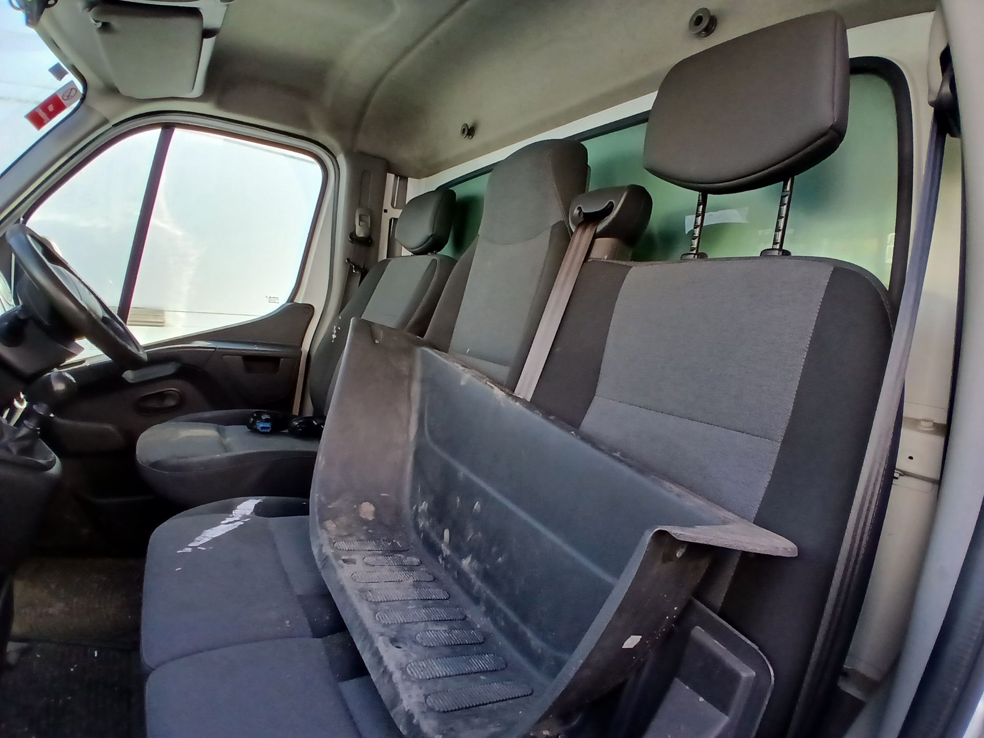 2019 RENAULT TRUCKS MASTER 35 LWB – CURTAINSIDER CAB – 2299CC DIESEL >>--NO VAT ON HAMMER--<< - Image 4 of 9