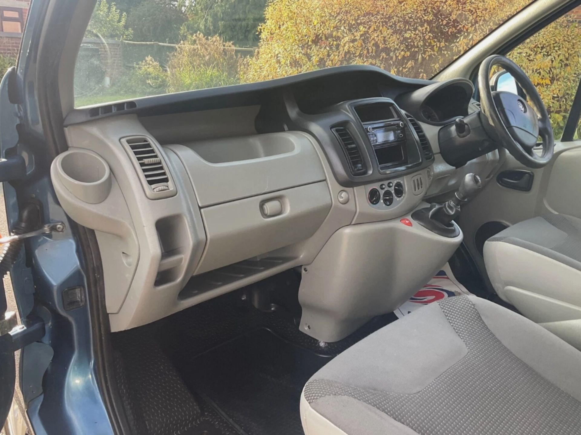 **(ONLY 79K MILEAGE)** 2014 VAUXHALL VIVARO 2900 COMBI CDTI SWB>>--NO VAT ON HAMMER--<< - Image 14 of 16