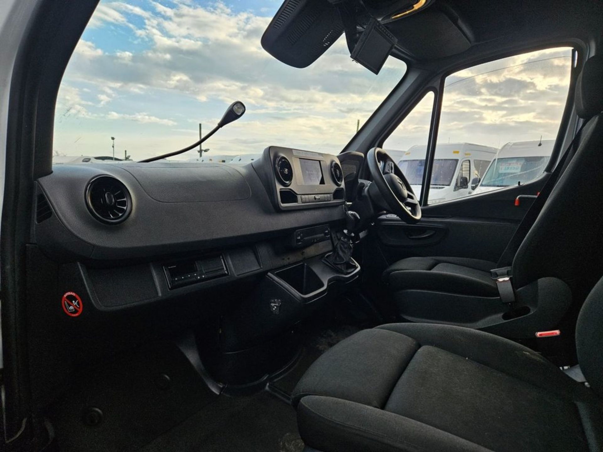**(ONLY 88K MILEAGE)** 2019 MERCEDES-BENZ SPRINTER 516 CDI LWB CREW VAN - Image 11 of 14