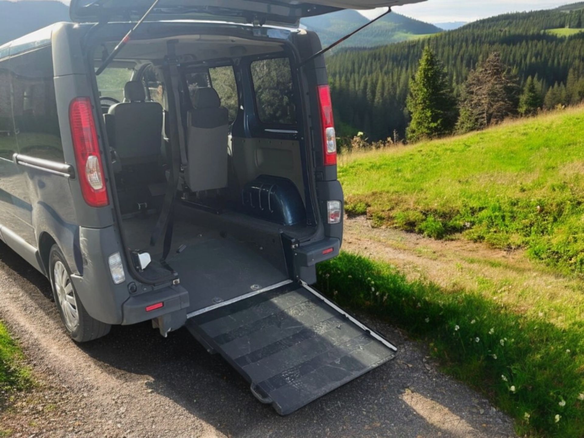 **(ONLY 79K MILEAGE)** 2014 VAUXHALL VIVARO 2900 COMBI CDTI SWB>>--NO VAT ON HAMMER--<< - Image 7 of 16