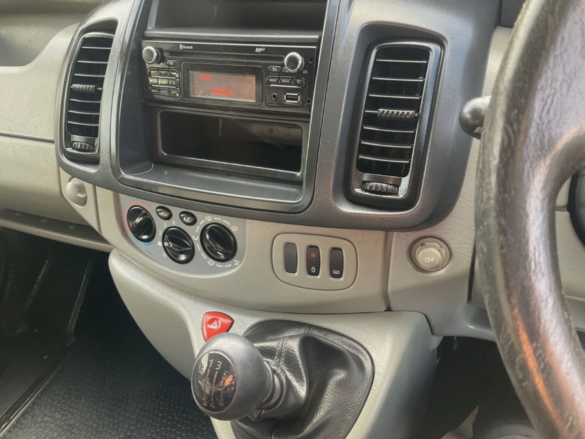 **(ONLY 79K MILEAGE)** 2014 VAUXHALL VIVARO 2900 COMBI CDTI SWB>>--NO VAT ON HAMMER--<< - Image 15 of 16