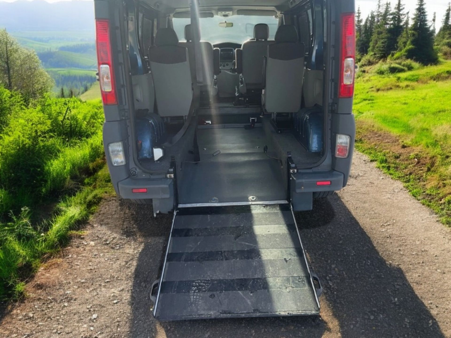 **(ONLY 79K MILEAGE)** 2014 VAUXHALL VIVARO 2900 COMBI CDTI SWB>>--NO VAT ON HAMMER--<< - Image 6 of 16