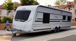 2020 TOURING CARAVAN – FULL CREAM LEATHER, U-SHAPE LOUNGE >>--NO VAT ON HAMMER--<<