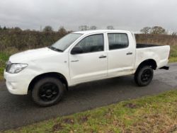 2011 TOYOTA HILUX HL2 D-4D 4X4 DCB 2.5 MANUAL HEAVY OIL PICK UP WHITE