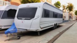 2022 TOURING CARAVAN – U-SHAPE LOUNGE, CREAM LEATHER >>--NO VAT ON HAMMER--<<