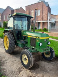 JOHN DEERE 2040S TRACTOR