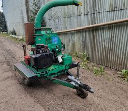 TOWABLE PETROL WOOD CHIPPER