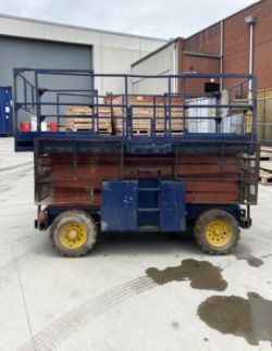 SKYJACK SJ8841 – SCISSOR LIFT ACCESS PLATFORM