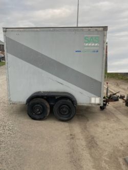 8FT X 5FT BOX TRAILER WITH ROLLER SHUTTER DOOR