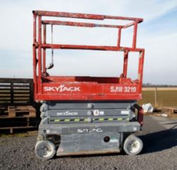 2014 SKYJACK SJ3219 SCISSOR LIFT – 7.8M WORKING HEIGHT – BATTERY POWERED