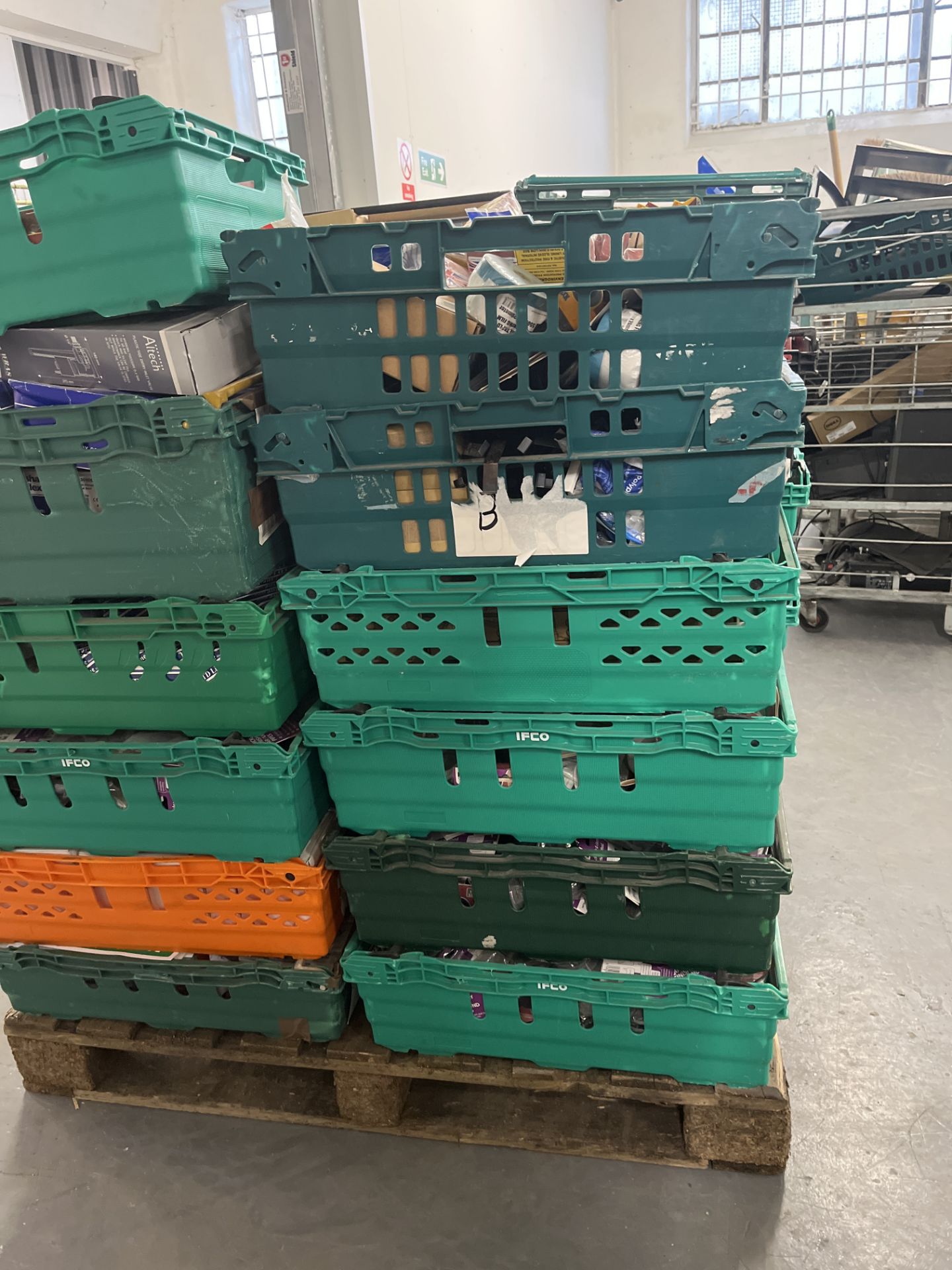PALLET OF 29 JOBLOT BASKET VARIOUS ITEMS - Image 6 of 7
