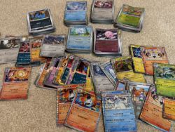 BUNDLE OF X50 POKEMON JAPANESE HOLOS & REV HOLOS
