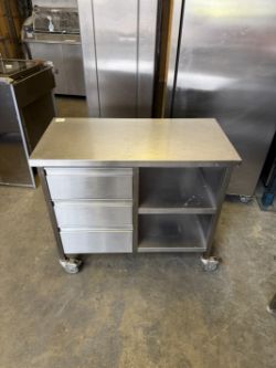 MOBILE WORK BENCH C/W BANK OF 3 DRAWERS