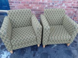 2X COMFORTABLE SEATS WITH GLASS TOP TABLE RRP 495 RETRO BAR HOTEL RECEPTION