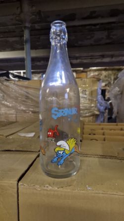 1 PALLET OF APPROX 720 X NEW SMURF GLASS BOTTLES