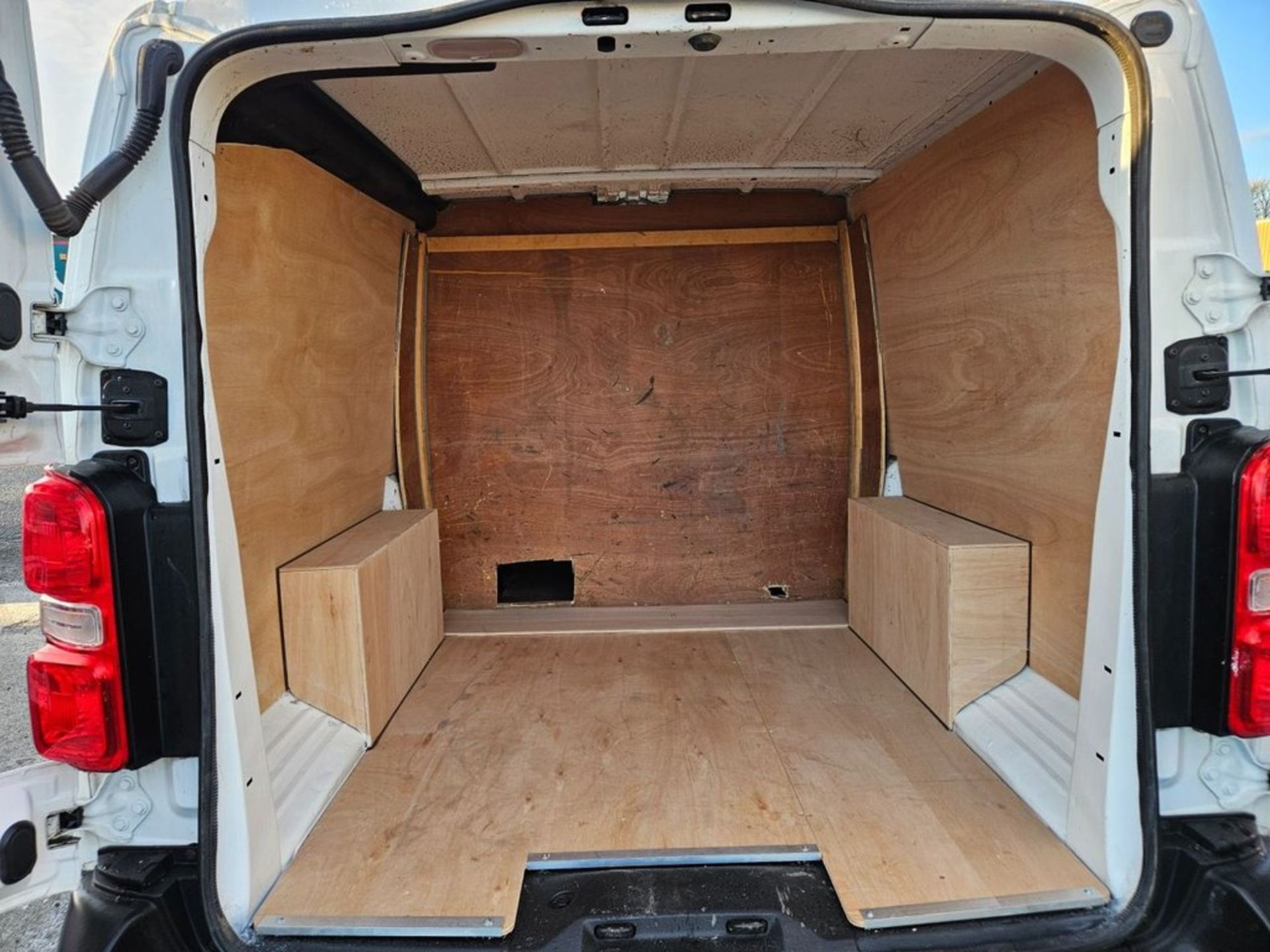 *(ONLY 89K MILEAGE)* 2020 CITROEN DISPATCH 1200 ENTERPRISE L2H1 >>--NO VAT ON HAMMER--<< - Image 11 of 14