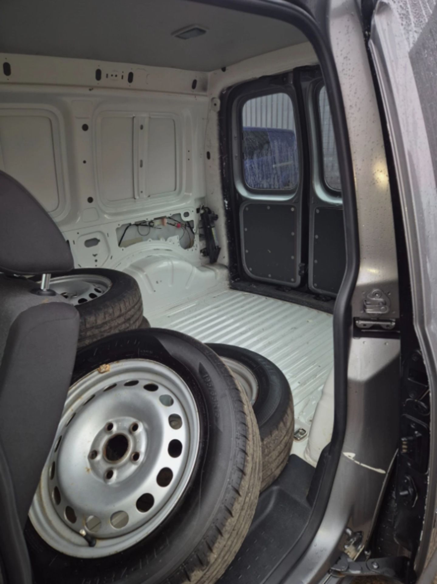 2018 VOLKSWAGEN CADDY C20 STARTLINE TDI L1H1 1968CC MANUAL PANEL VAN - Image 17 of 19