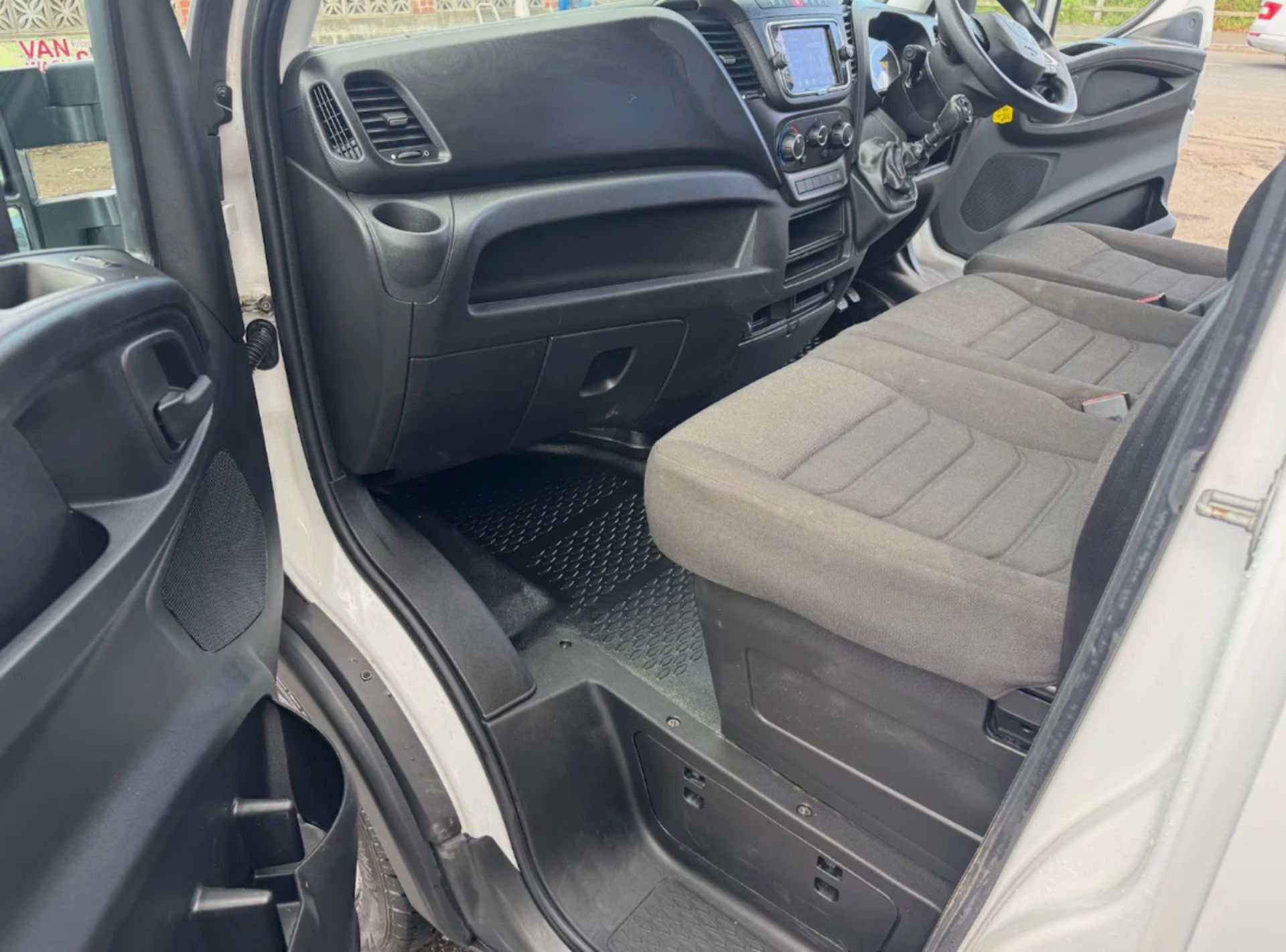 **(ONLY 70K MILEAGE)** 2022 IVECO DAILY 35-140 MWB PANEL VAN DIESEL - Image 15 of 20