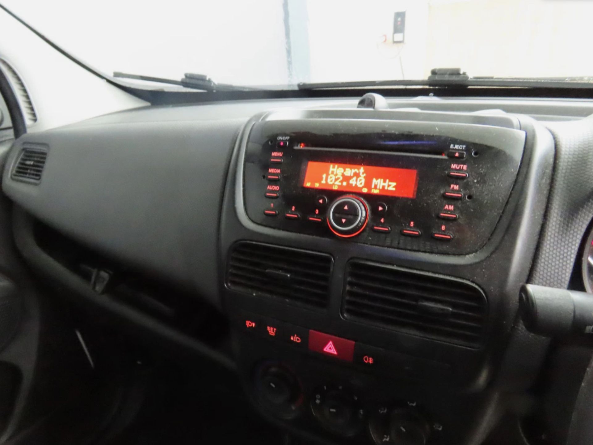 **(ONLY 98K MILEAGE)** 2021 (71) FIAT DOBLO PICKUP 1.6 MULTIJET MANUAL – EURO 6 - Image 9 of 11