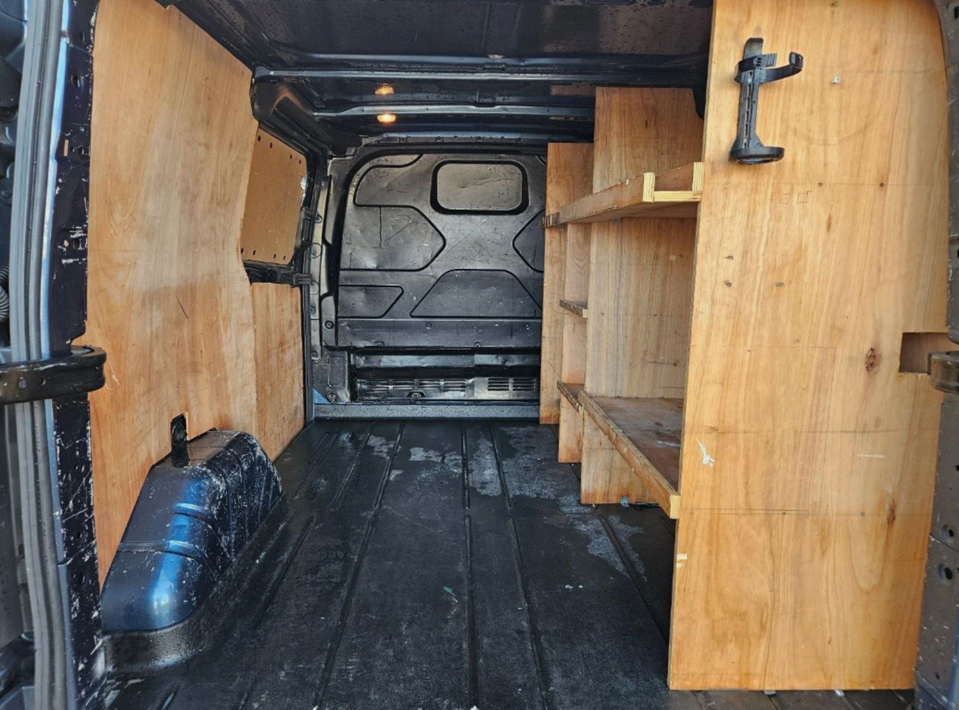 **(ONLY 86K MILEAGE)** 2018 FORD TRANSIT CUSTOM 280 LIMITED 130 SWB >>--NO VAT ON HAMMER--<< - Image 10 of 13