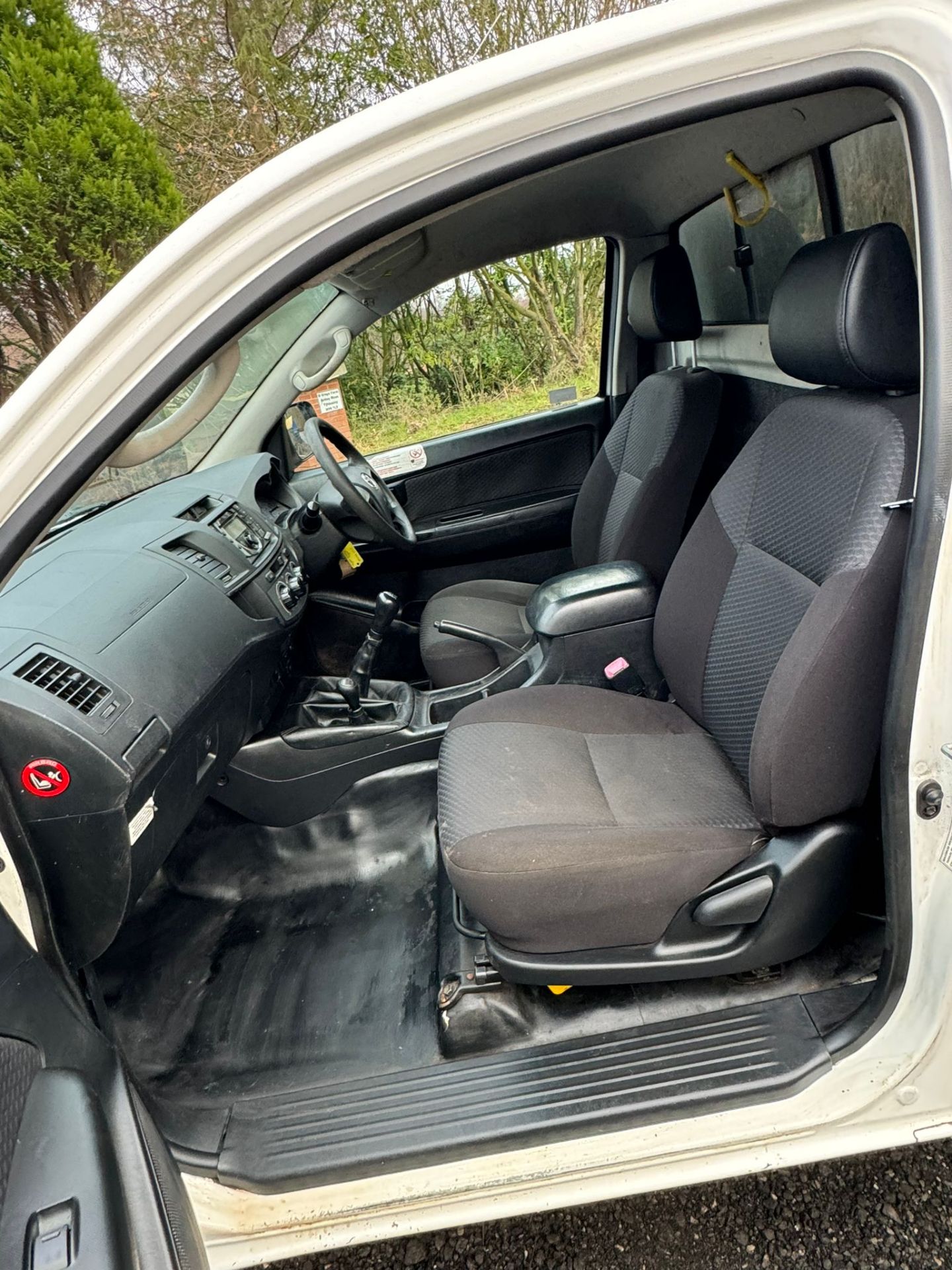 2014 TOYOTA HILUX ACTIVE D-4D 4X4 S/C TIPPER - Image 3 of 22